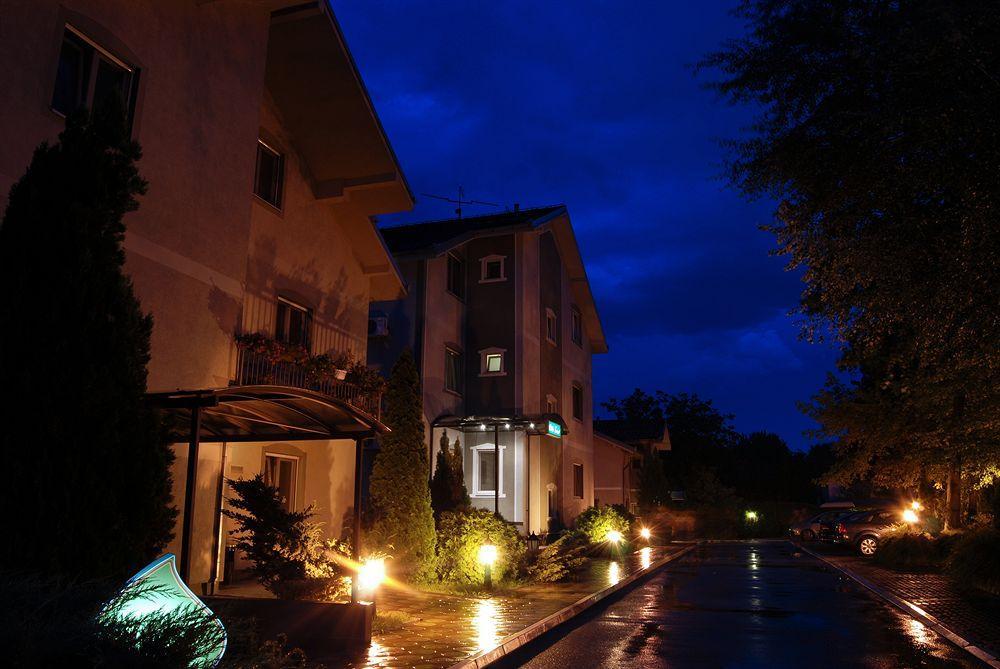 Villa Forest Belgrad Exteriör bild