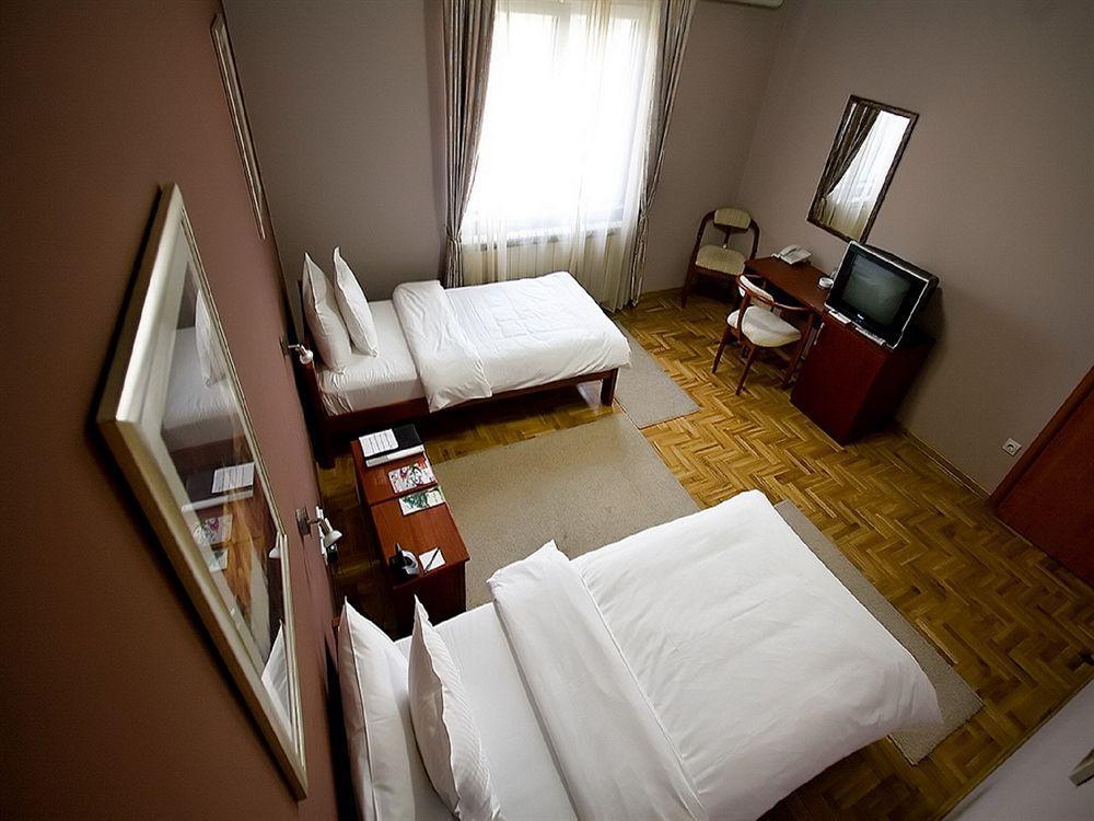 Villa Forest Belgrad Exteriör bild