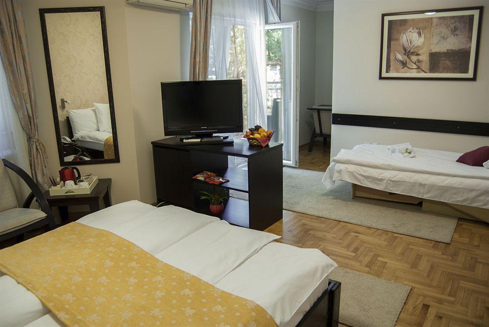 Villa Forest Belgrad Exteriör bild