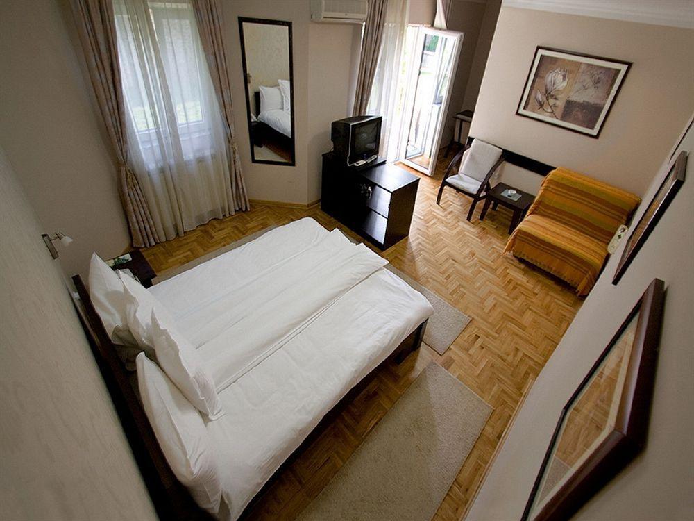 Villa Forest Belgrad Exteriör bild